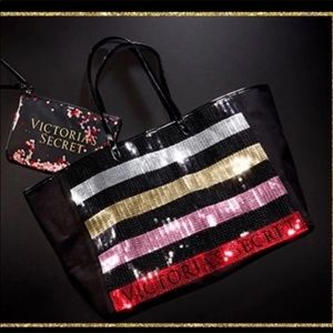black friday victoria’s secret tote & WRISTLET